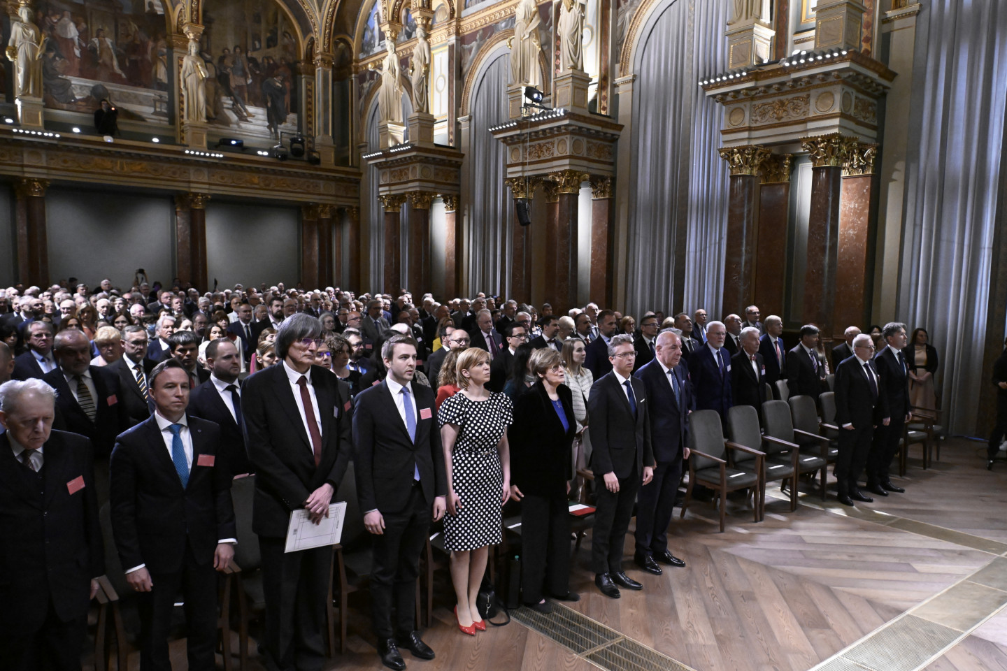 A magyar tudomány sikereiben az MTA-nak az elmúlt kétszáz évben meghatározó szerepe volt és lesz